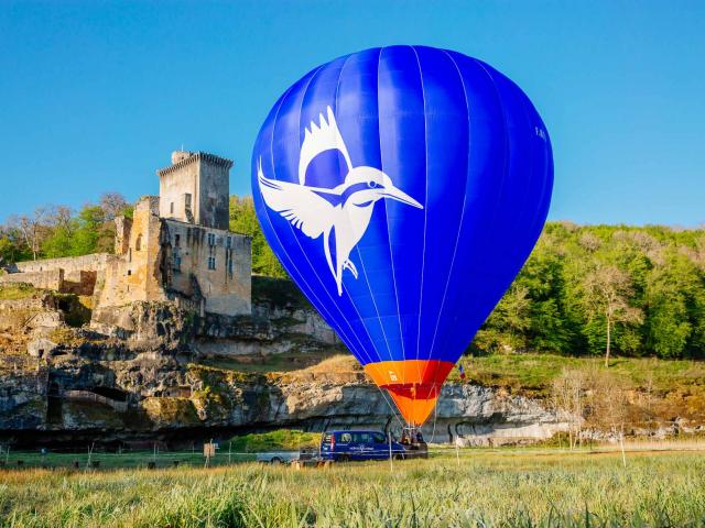 Vol en montgolfière au Château de Commarque